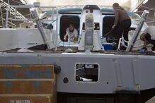 Cada veleiro passa por um processo de reconstrução e reequipamento que demora 15 semanas