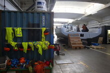 Cada veleiro passa por um processo de reconstrução e reequipamento que demora 15 semanas