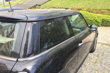  Milhares de automobilistas acordaram na manhã desta quarta-feira com os carros sujos de poeira