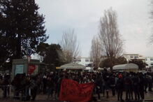 Alunos manifestam-se na Escola Secundária Ferreira Dias, no Cacém