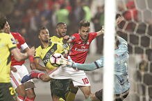 Jonas esteve perto do golo ao cair do pano. O avançado queixou-se de falta   