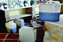 Casal de polacos tinha laboratório caseiro de produção de drogas