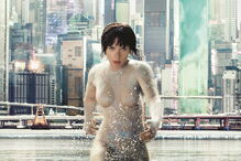 Scarlett Johansson numa cena do filme ‘Ghost in the Shell: Agente do Futuro’, que estreia amanhã nas salas nacionais