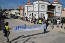 Quinta do Conde, Setúbal, protesto, cordão humano, escola, Associação de Pais da Escola Básica Integrada da Quinta do Conde, Escola Básica Integrada da Boa Água, Escola Básica 2,3+S Michel Giacometti, educação