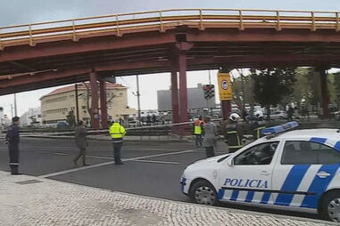 Problemas na estrutura e queda de objetos motivaram corte de circulação no Viaduto de Alcântara