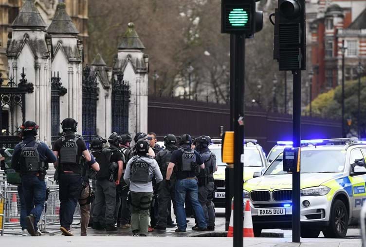Polícia britânica faz rusga em Birmingham - União Europeia