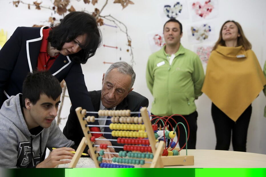 Marcelo Rebelo de Sousa durante a sua visita à Associação Raríssimas