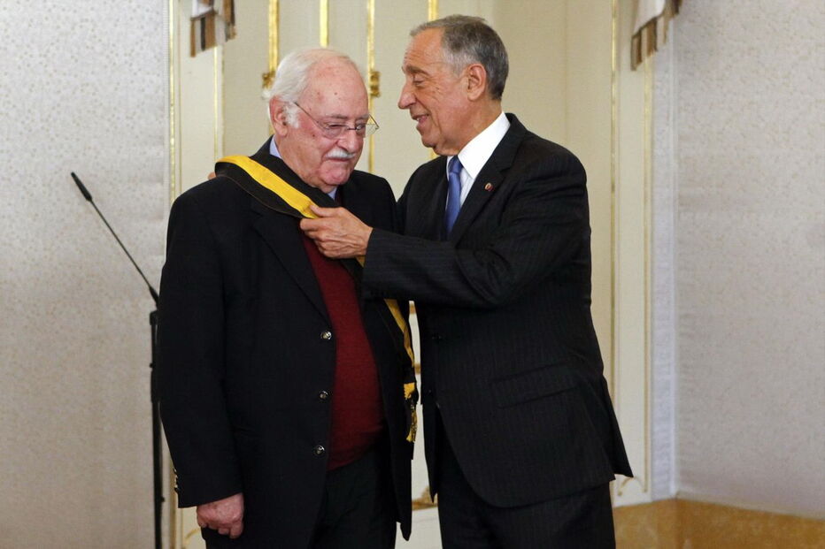 Ruy de Carvalho condecorado com a Grã-Cruz da Ordem de Mérito