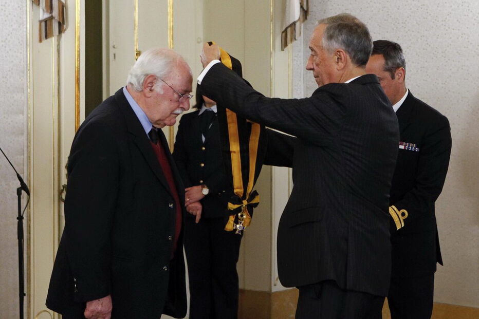 Ruy de Carvalho condecorado com a Grã-Cruz da Ordem de Mérito