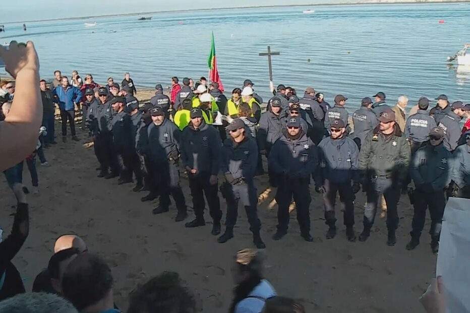 Tensão entre manifestantes e autoridades