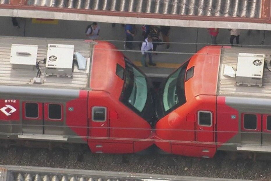 São Paulo, Brasil, Companhia Paulista de Trens Metropolitanos, colisão, comboios, Barueri, acidente ferroviário