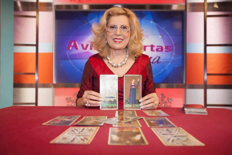 Maria Helena é taróloga no programa A Vida nas Cartas – O Dilema
