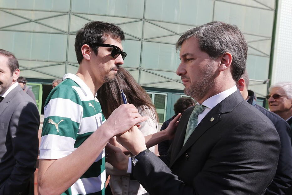 Bruno de Carvalho à espera para votar