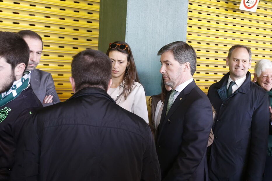 Bruno de Carvalho à espera para votar