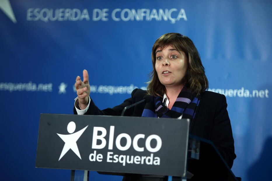 Catarina Martins, BE, PSD, CDS-PP, Assunção Cristas, offshore, transferências, Paulo Núncio, Passos Coelho, política, partidos e movimentos