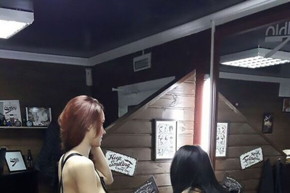 Strippers foram recrutadas para cortar cabelo aos clientes da Old Boy