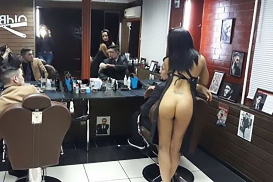 Strippers foram recrutadas para cortar cabelo aos clientes da Old Boy