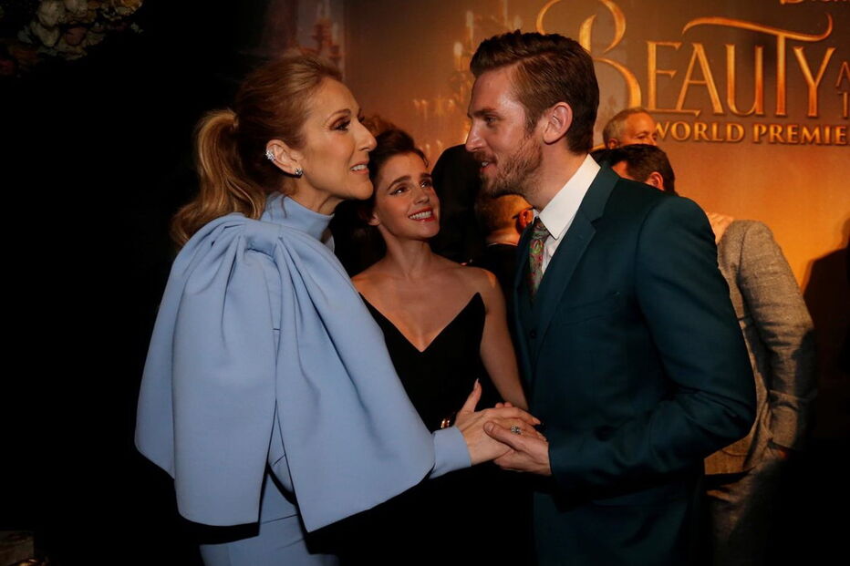 Atores desfilaram na passadeira vermelha acompanhados por grandes nomes da música, como Céline Dion e John Legend