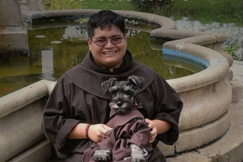 Schnauzer chama-se Frei Bigode já tem um hábito para vestir