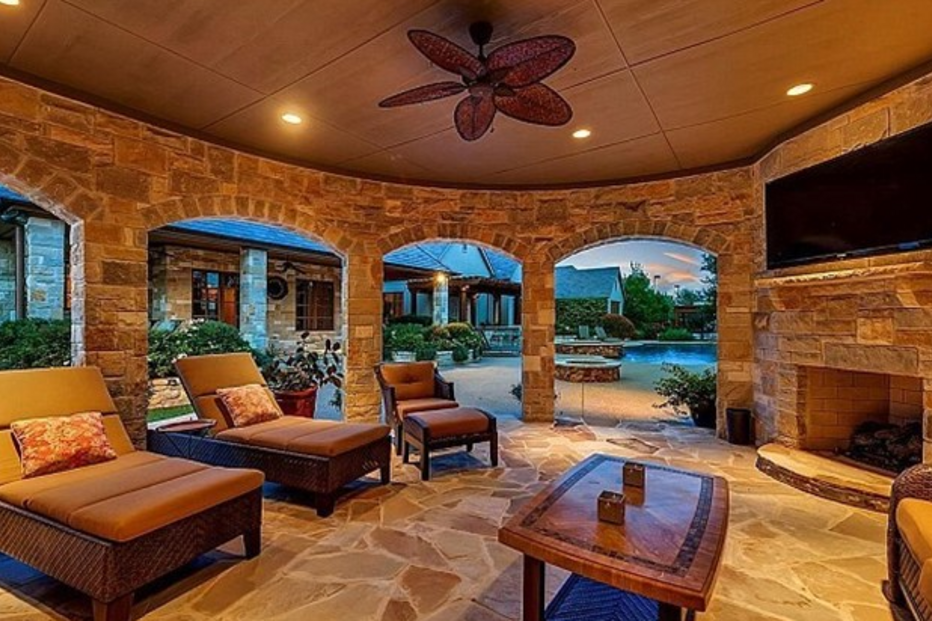 Selena Gomez vende casa por três milhões