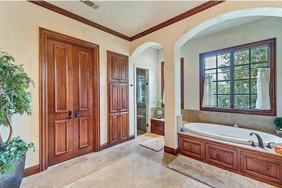 Selena Gomez vende casa por três milhões