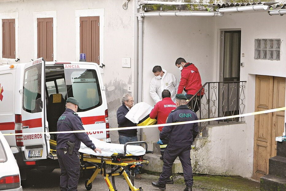 Penacova, despejada, casa, Maria de Belém, penhora, prestações, banco, rua da Alegria