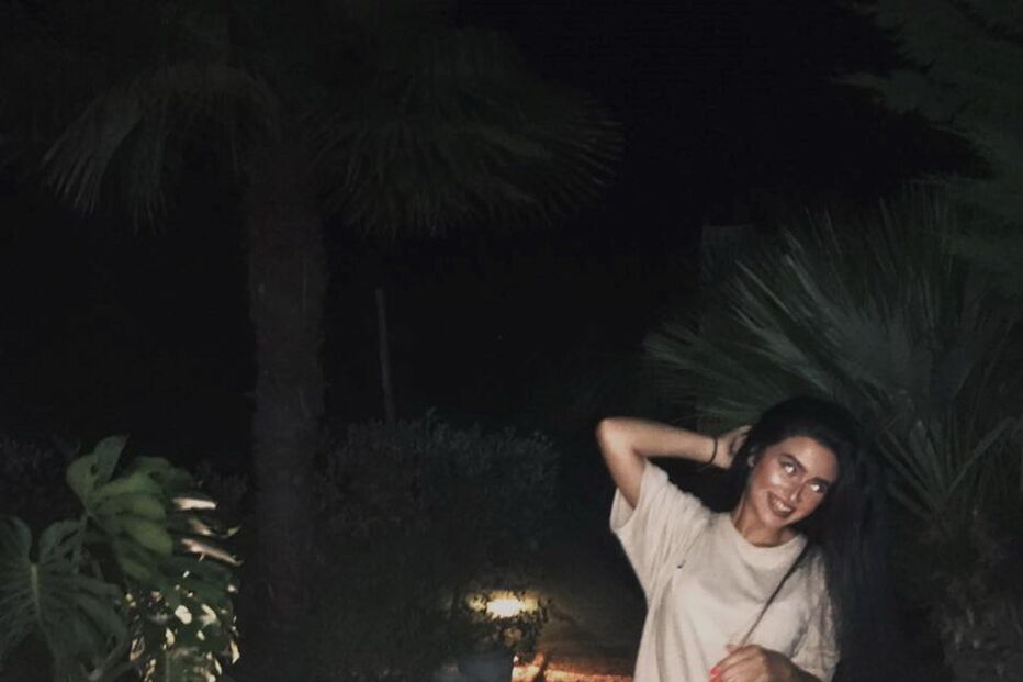 India Malhoa é cantora