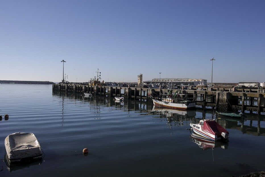 Homem caiu ao mar no porto de pesca da Póvoa do Varzim