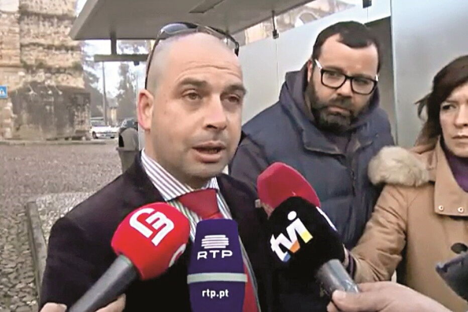 tójó, refugiado, casa, ílhavo, crime, julgamento, cadeia, pais, homicídio