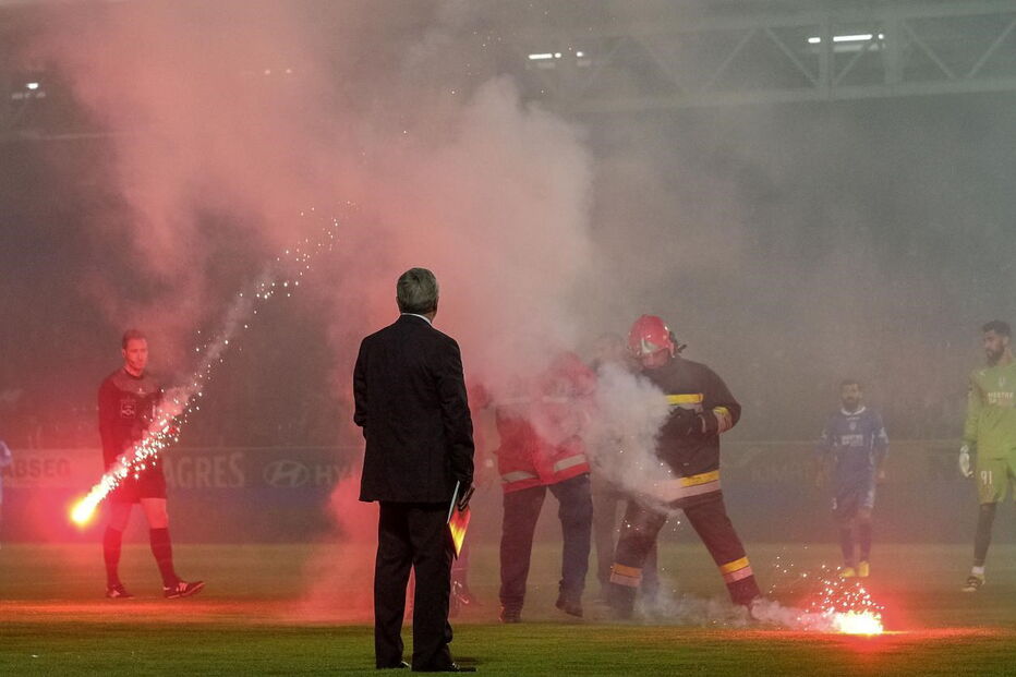 benfica, feirense, multa, claques, tochas