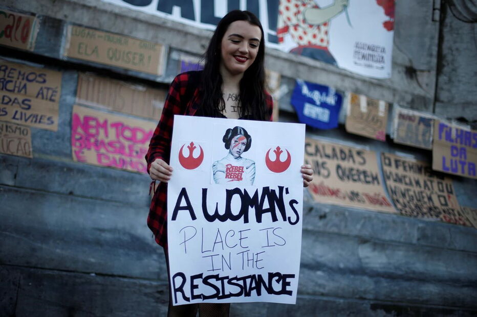 Centenas manifestaram-se no Rossio pelos direitos das mulheres