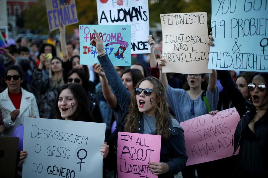 Centenas manifestaram-se no Rossio pelos direitos das mulheres