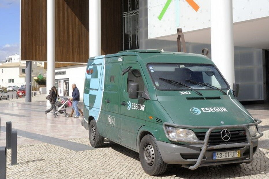 Outlet, PSP, Olhão, Algarve crime, lei e justiça