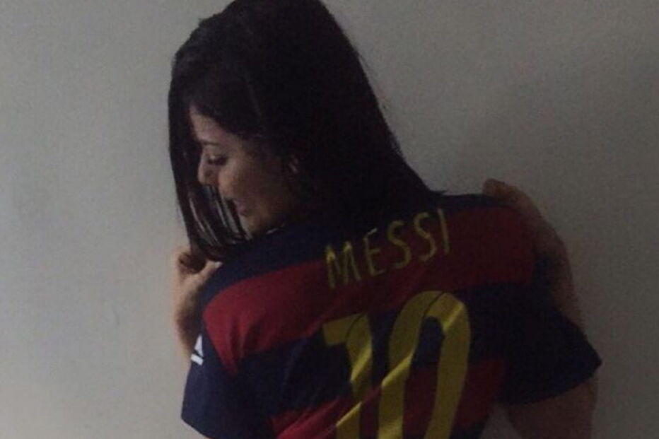 Miss Bumbum festeja vitórias do Barcelona no Instagram