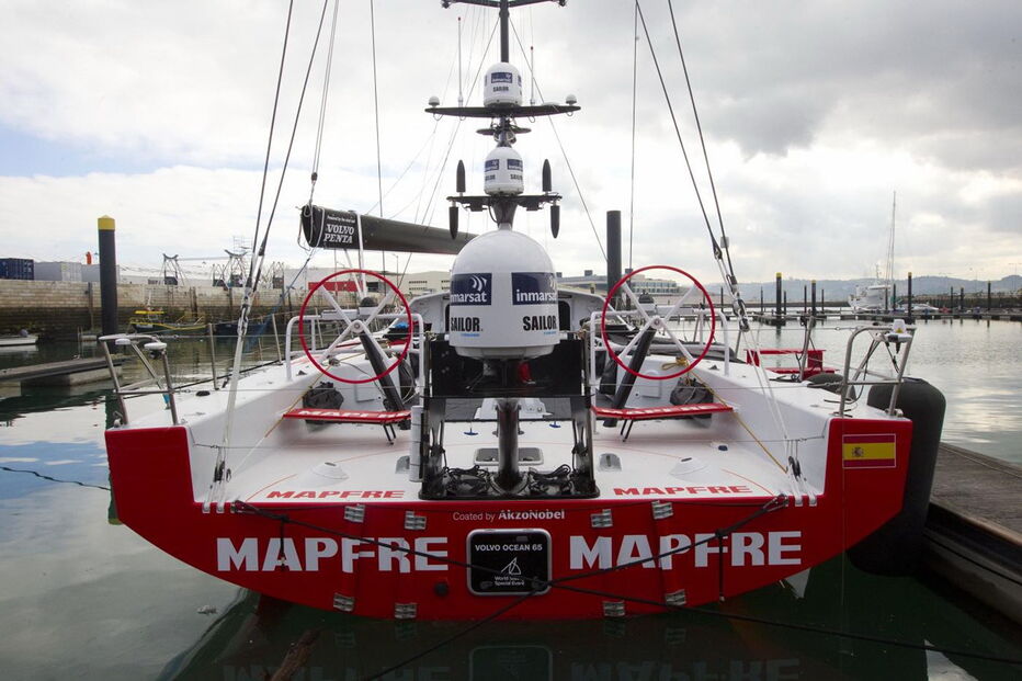 Cada veleiro passa por um processo de reconstrução e reequipamento que demora 15 semanas