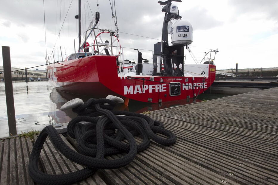 Cada veleiro passa por um processo de reconstrução e reequipamento que demora 15 semanas