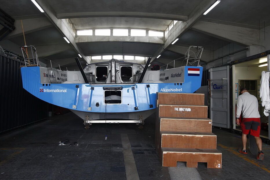 Cada veleiro passa por um processo de reconstrução e reequipamento que demora 15 semanas