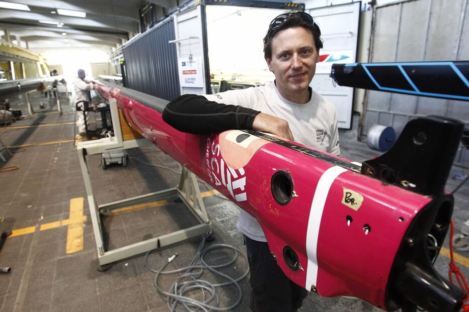 Cada veleiro passa por um processo de reconstrução e reequipamento que demora 15 semanas