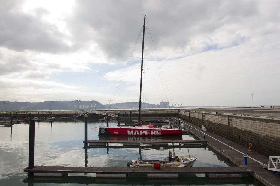 Cada veleiro passa por um processo de reconstrução e reequipamento que demora 15 semanas