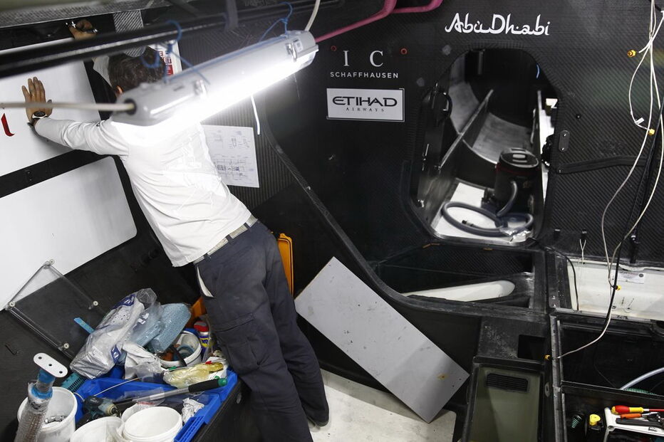 Cada veleiro passa por um processo de reconstrução e reequipamento que demora 15 semanas