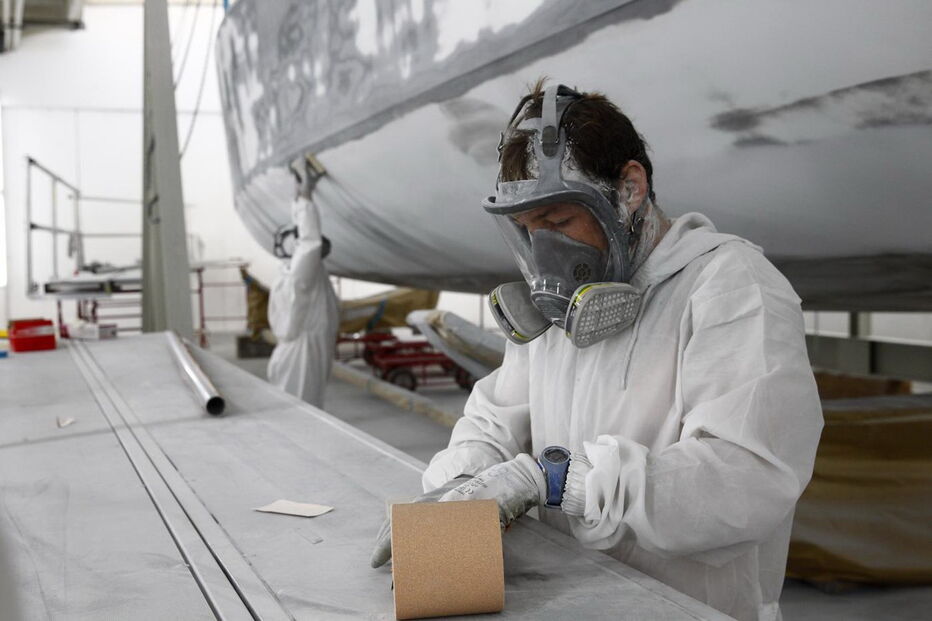 Cada veleiro passa por um processo de reconstrução e reequipamento que demora 15 semanas