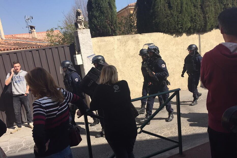 Tiroteio, Grasse, França