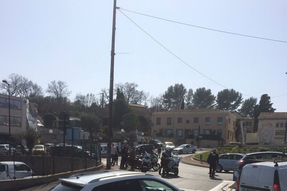 Tiroteio, Grasse, França