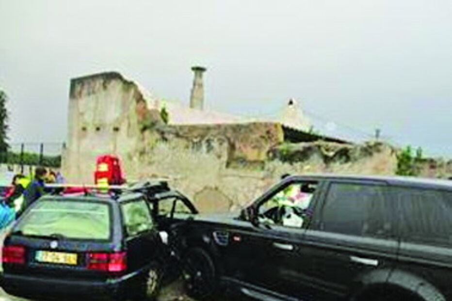 Bombeiros e INEM prestaram o socorro