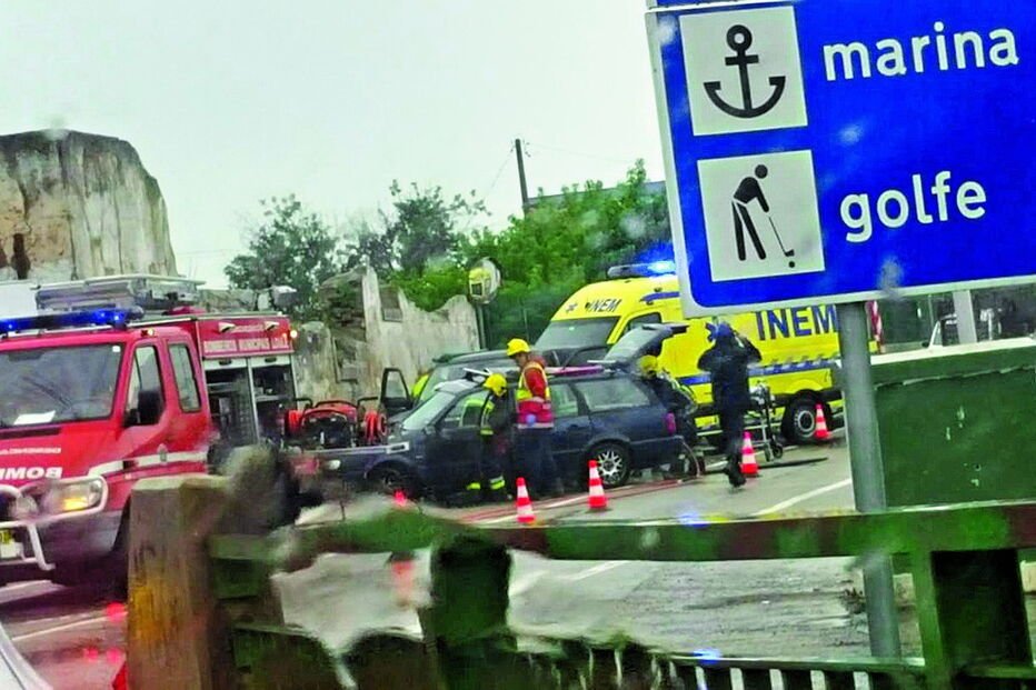 Bombeiros e INEM prestaram o socorro