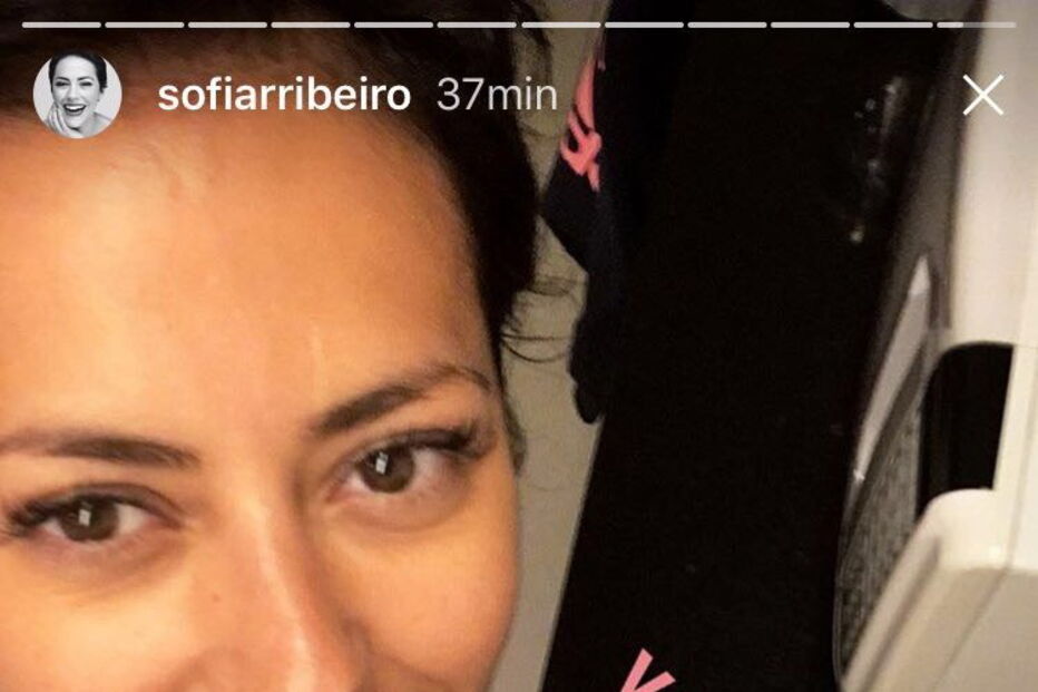 A atriz fez uma reconstrução mamária depois de vencer a luta contra o cancro. Agora, mostra-se mais confiante