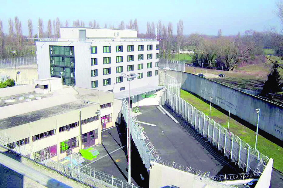 Prisão de Champ-Dollon, onde o português está preso preventivamente há dois anos