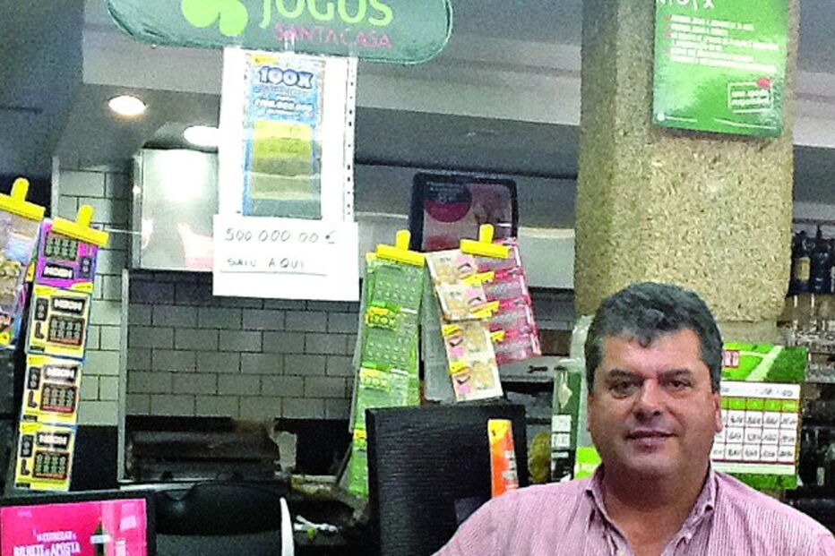 José Araújo gere restaurante   