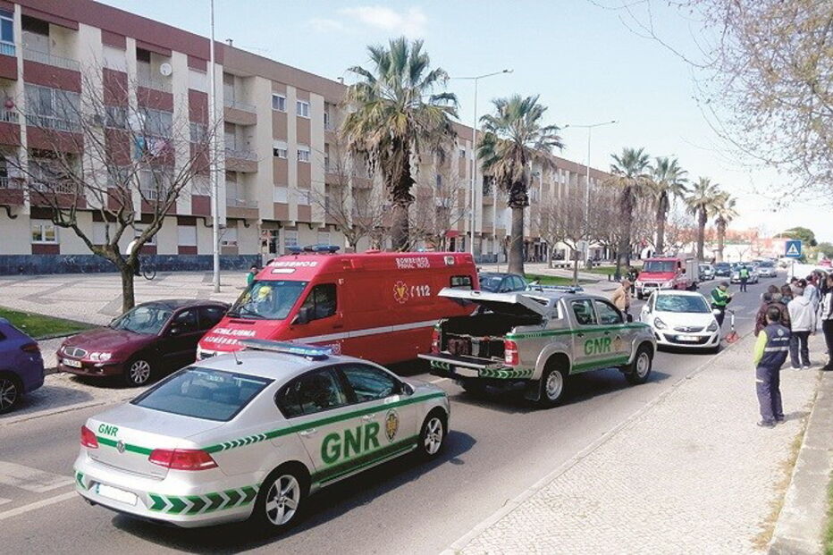 criança, colhida, passadeira, Pinhal Novo, atropelamento, GNR, traumatismo, acidente