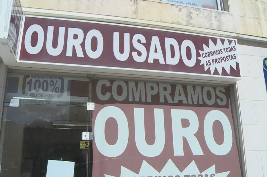 Funcionária foi esfaqueada durante o assalto